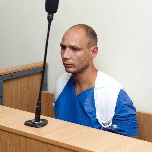 Įtariamasis nužudymu Romainiuose atvestas į teismą  © Laimio Steponavičiaus nuotr.