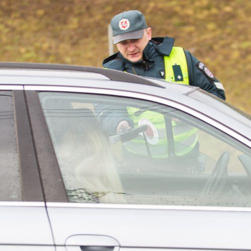 Policijos reidas Piliakalnio gatvėje  © Laimio Steponavičiaus nuotr.