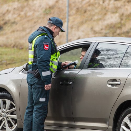 Policijos reidas Piliakalnio gatvėje  © Laimio Steponavičiaus nuotr.