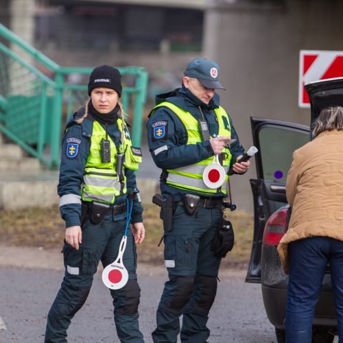 Policijos reidas Piliakalnio gatvėje  © Laimio Steponavičiaus nuotr.