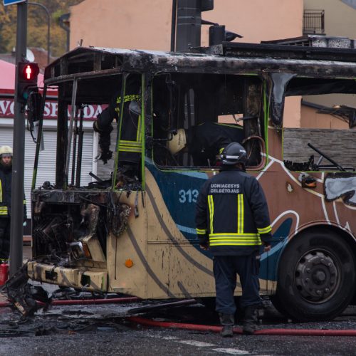 Netoli Kauno autobusų stoties supleškėjo troleibusas  © Laimio Steponavičiaus nuotr.