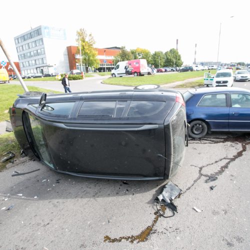 Dviejų automobilių avarija Taikos prospekte  © Vilmanto Raupelio nuotr.