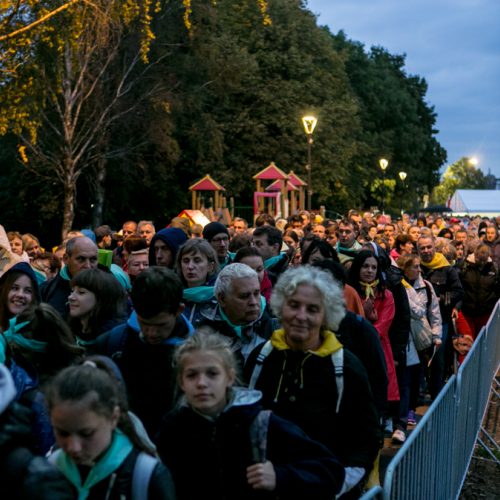 Žmonės rinkosi į šv. Mišias Santakoje  © Vilmanto Raupelio nuotr.