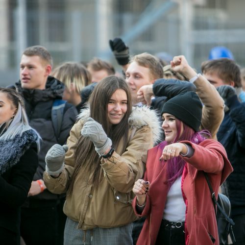 S.Dariaus ir S.Girėno gimnazijos šimtmečio eisena  © Vilmanto Raupelio nuotr.