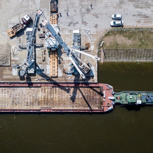 Kauną Nemunu pasiekė įspūdingas krovinys  © Vilmanto Raupelio nuotr.