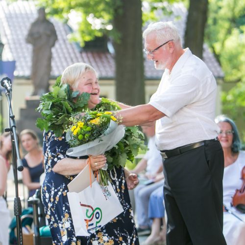 Pagerbta „Poezijos pavasario“ laureatė D.Zelčiūtė  © Vilmanto Raupelio nuotr.