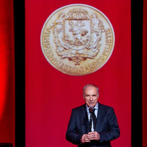 Vilniaus garbės piliečio regalijų įteikimas  © Pauliaus Peleckio / Fotobanko nuotr.