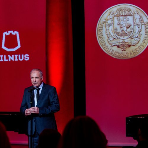 Vilniaus garbės piliečio regalijų įteikimas  © Pauliaus Peleckio / Fotobanko nuotr.