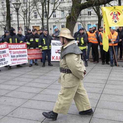 Ugniagesių mitingas V. Kudirkos aikštėje  © P. Peleckio / Fotobanko nuotr.