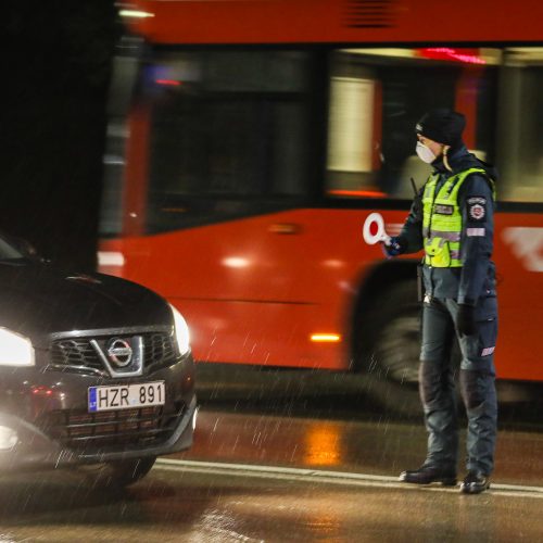 Policija pradėjo masinę judėjimo kontrolę  © I. Gelūno, T. Biliūno / Fotobanko nuotr.