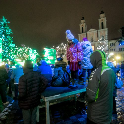 Kalėdų eglės įžiebimas: kauniečiai rinkosi prie tvorų  © Vilmanto Raupelio ir Evaldo Šemioto nuotr.