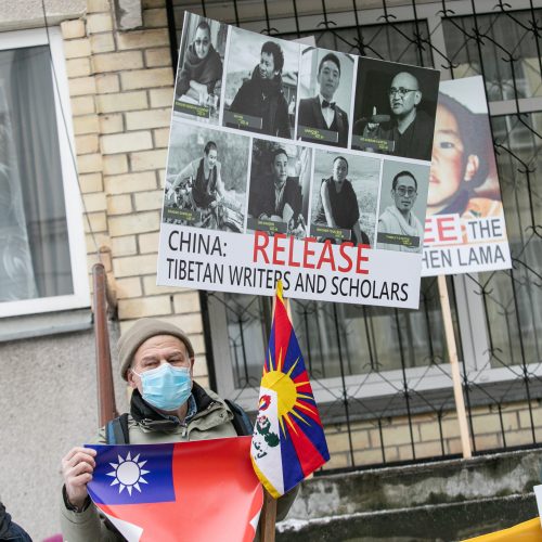 Piketas prie Kinijos ambasados  © P. Peleckio / BNS nuotr.