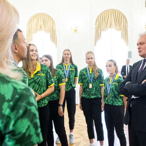 Lietuvos jaunių merginų krepšinio rinktinė susitiko su prezidentu  © P. Peleckio / BNS nuotr.