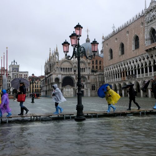 Veneciją užliejo potvynis  © Scanpix nuotr.