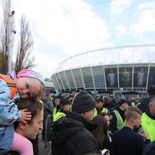 P. Porošenkos ir V. Zelenskio debatai Kijevo stadione  © Scanpix nuotr.