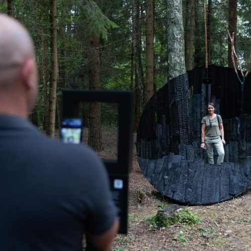 J. Vaitkutės ir A. Mamontovo instaliacijos „Anglies miškas“ pristatymas  © G. Skaraitienės / BNS nuotr.