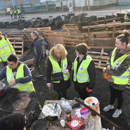 „Geltonųjų liemenių“ protestai Paryžiuje  © EPA-ELTOS ir Scanpix nuotr.