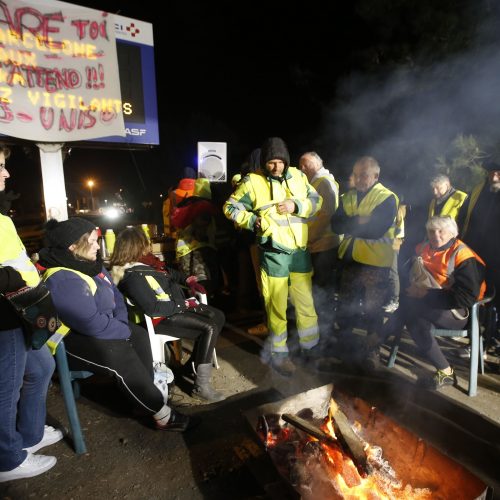 „Geltonųjų liemenių“ protestai Paryžiuje  © EPA-ELTOS ir Scanpix nuotr.