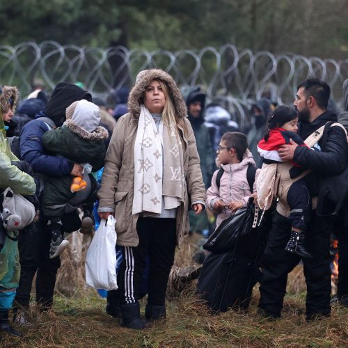 Nelegalūs migrantai Lenkijos ir Baltarusijos pasienyje  © Scanpix nuotr.