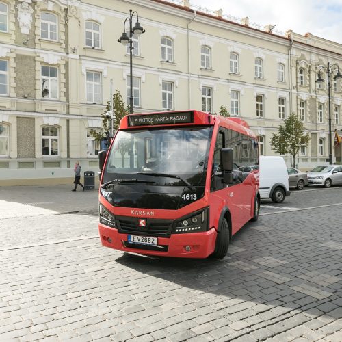 Vilniuje pristatyti pirmieji Lietuvoje elektriniai autobusai  © S. Žiūros nuotr.