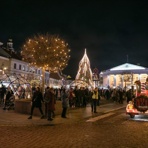 Sostinėje – Kalėdų traukinukas ir Rotušės aikštės eglės įžiebimas  © S. Žiūros nuotr.