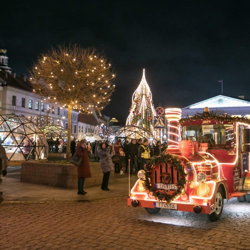 Sostinėje – Kalėdų traukinukas ir Rotušės aikštės eglės įžiebimas  © S. Žiūros nuotr.