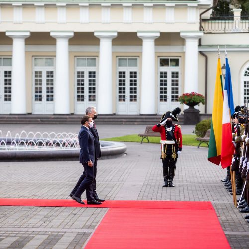 Į Lietuvą atvyko Prancūzijos prezidentas E. Macronas  © URM, M.Morkevičiaus/ELTOS, I.Gelūno/Fotobanko, R.Dačkaus/Prezidentūros nuotr.