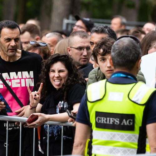  „Rammstein“ fanai renkasi į koncertą Vilniaus Vingio parke  © Ž.Gedvilos/BNS nuotr.