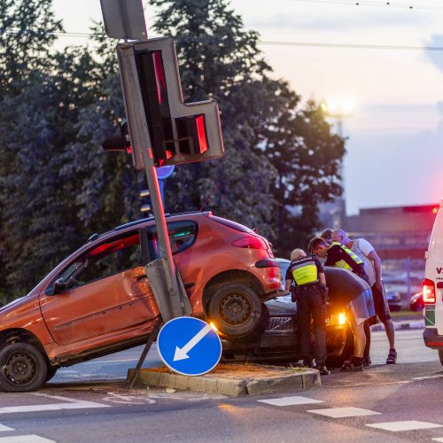 Dariaus ir Girėno gatvėje susidūrė du automobiliai