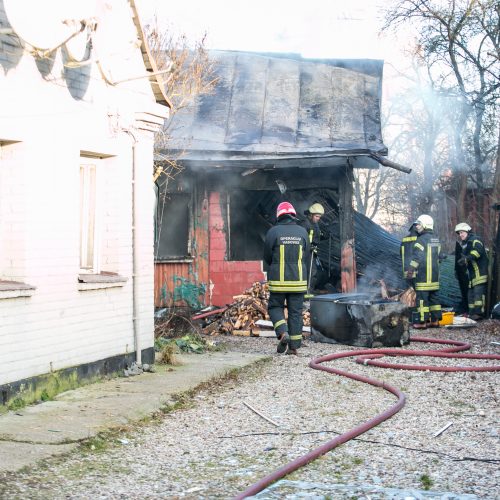 Gaisras Žiemgalių gatvėje  © Vilmanto Raupelio nuotr.