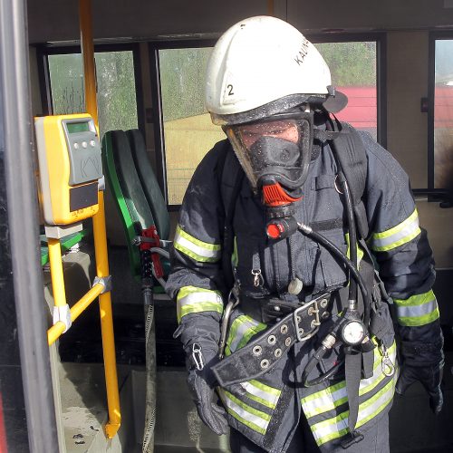 Skuodo gatvėje degė autobusas  © Evaldo Šemioto nuotr.