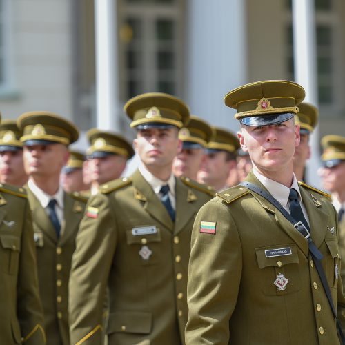 Karo akademijos absolventams – pirmasis karininko laipsnis  © R. Dačkaus / Prezidentūros nuotr.