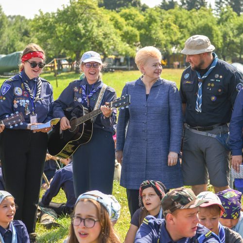 Prezidentei įteiktas garbingiausias skautų apdovanojimas  © R. Dačkaus (Lietuvos Respublikos Prezidento kanceliarijos) nuotr.