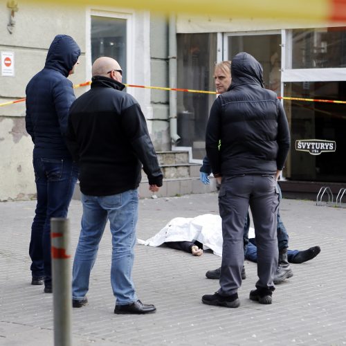 Paryčiais Klaipėdos centre nudurtas vyras  © Vytauto Petriko nuotr.