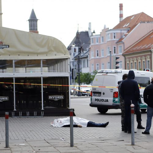 Paryčiais Klaipėdos centre nudurtas vyras  © Vytauto Petriko nuotr.