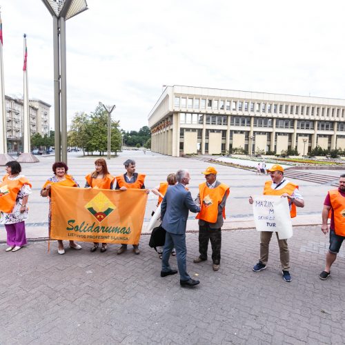 „Solidarumas“ protestavo prieš mokesčių reformą  © G. Bartuškos / ELTOS nuotr.