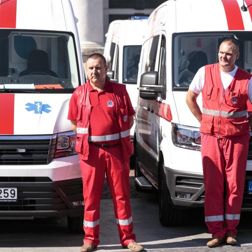 Savivaldybėms perduoti modernūs greitosios pagalbos automobiliai  © G. Bartuškos / ELTOS, organizatorių nuotr.