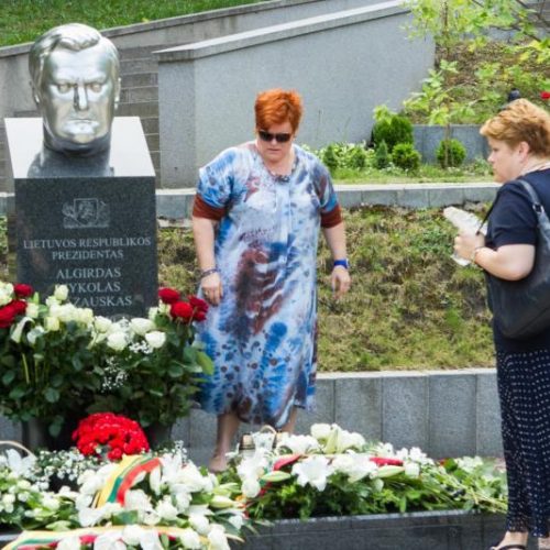 Vilniaus kapinėse pagerbtas A. M. Brazausko atminimas