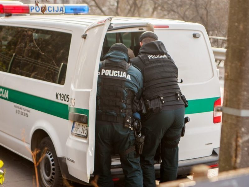 Šiauliuose nuo pasipriešinusio vyro ir jo šuns nukentėjo du policininkai