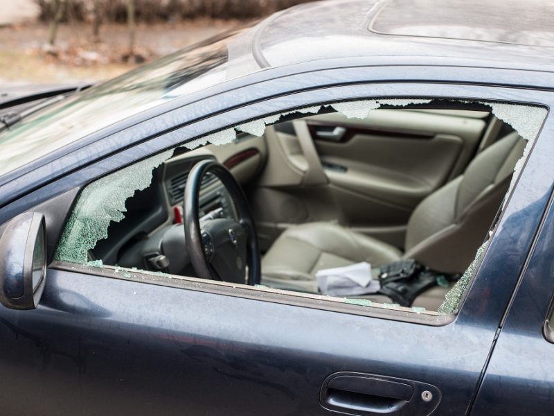 Vilniuje – vagystės iš automobilių: nugvelbė turto už beveik 12 tūkst. eurų
