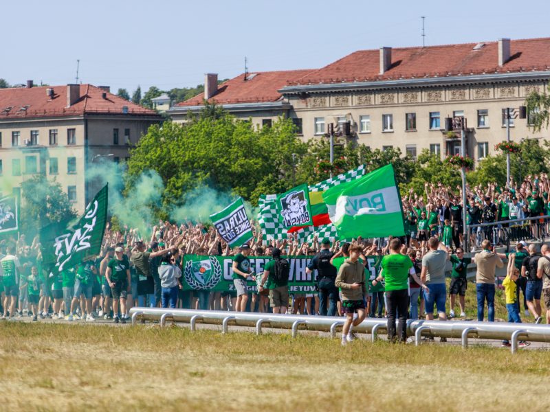 Krepšinio sirgaliai plūsta į areną