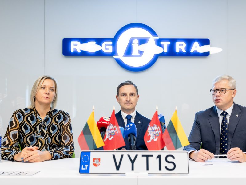 Pristatytas naujojo dizaino numerio ženklas su Lietuvos valstybės herbu – Vyčiu