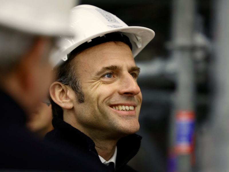 Nepaisė protestų: E. Macronas pasirašė Prancūzijos pensijų reformos įstatymą
