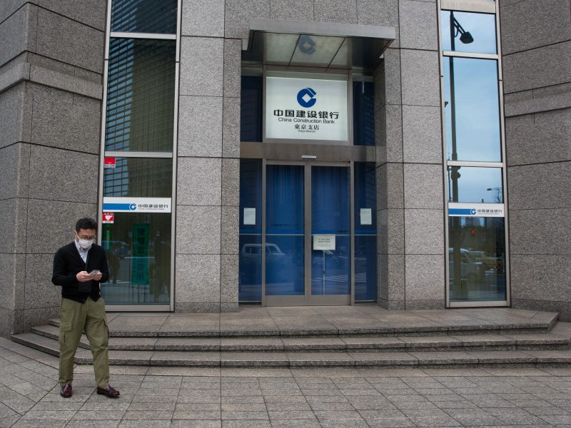 Kinija skelbia apie staigų ekonomikos rodiklių susitraukimą dėl koronaviruso