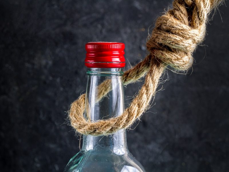 Rytų Indijoje mirė mažiausiai 31 žmogus: manoma, kad vartojo užterštą alkoholį