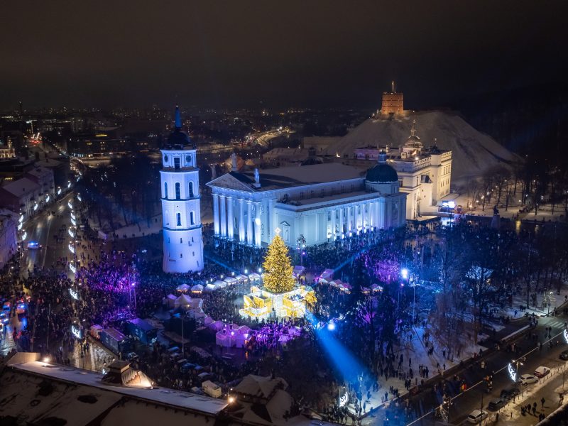 Vilniuje įžiebta Kalėdų eglė 2023
