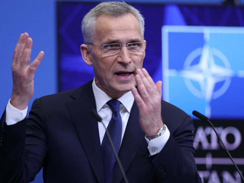 NATO vadovas: Ukraina gavo 1 550 šarvuočių, 230 tankų