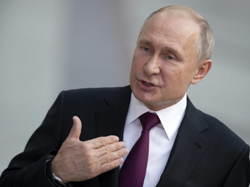 Per paskutinį skambutį Rusijoje – akibrokštas: abiturientė V. Putiną pavadino velniu