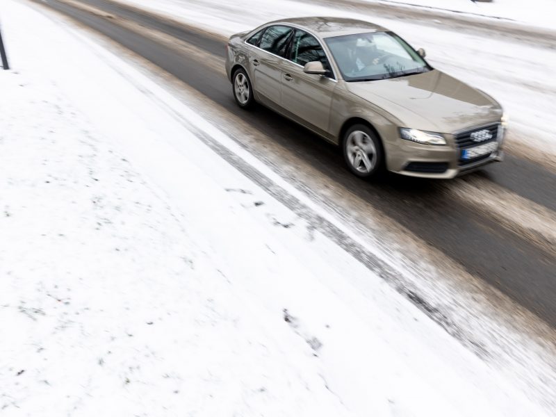 Vairuokite atsargiai: kelininkai įvardijo, kur sudėtingiausios eismo sąlygos 