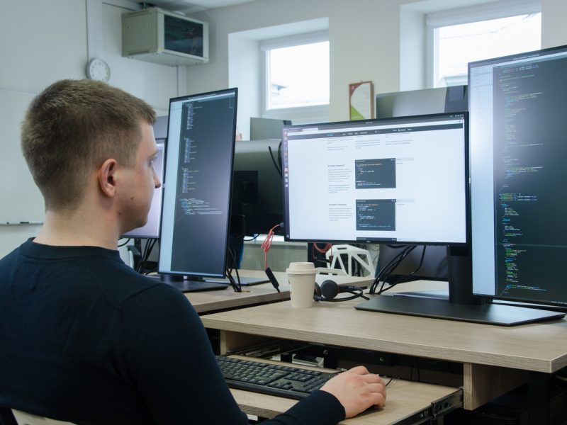 KITM kviečia mokytis programavimo: ir moksleivius, ir visus, norinčius persikvalifikuoti